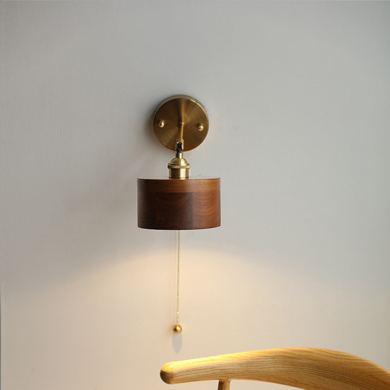 Moderne Scandinavische Ronde Kegelvormige Koperen Houten Wandlamp Met 1 Lichtpunt Voor De Slaapkamer