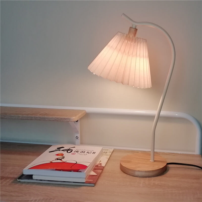 Europese Minimalistische Geplooide Massief Houten Tafellamp Met 1 Lichtpunt