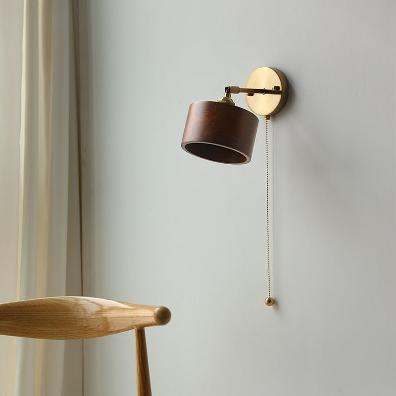 Moderne Scandinavische Ronde Kegelvormige Koperen Houten Wandlamp Met 1 Lichtpunt Voor De Slaapkamer