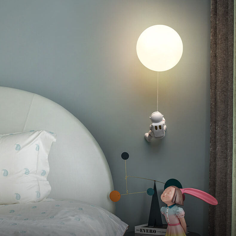 Hedendaagse Creatieve Orb Astronaut Iron Resin 1-Lichts Wandlamp Voor Slaapkamer