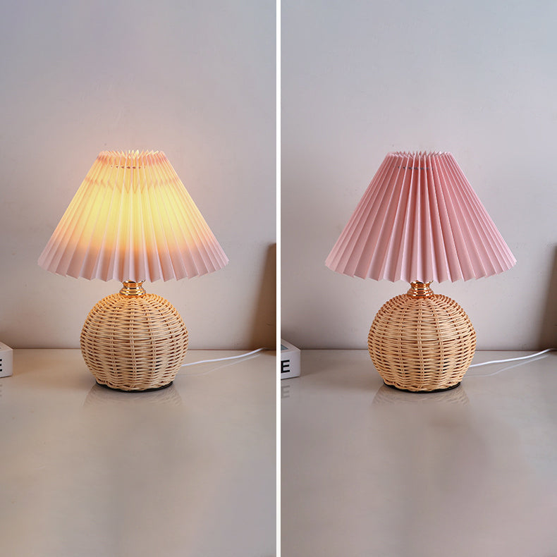 Moderne Scandinavische Rotan Stoffen Geplooide Conische Bol Led Tafellamp Voor Slaapkamer