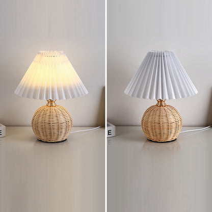 Moderne Scandinavische Rotan Stoffen Geplooide Conische Bol Led Tafellamp Voor Slaapkamer