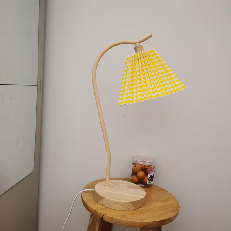 Europese Minimalistische Geplooide Massief Houten Tafellamp Met 1 Lichtpunt