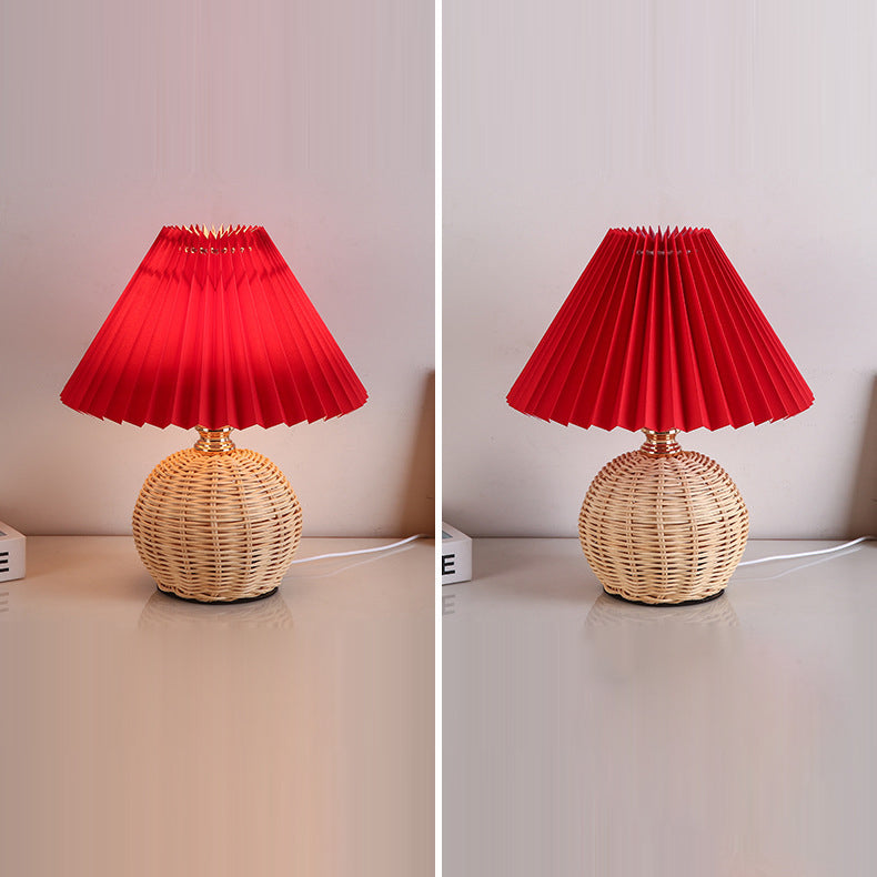 Moderne Scandinavische Rotan Stoffen Geplooide Conische Bol Led Tafellamp Voor Slaapkamer