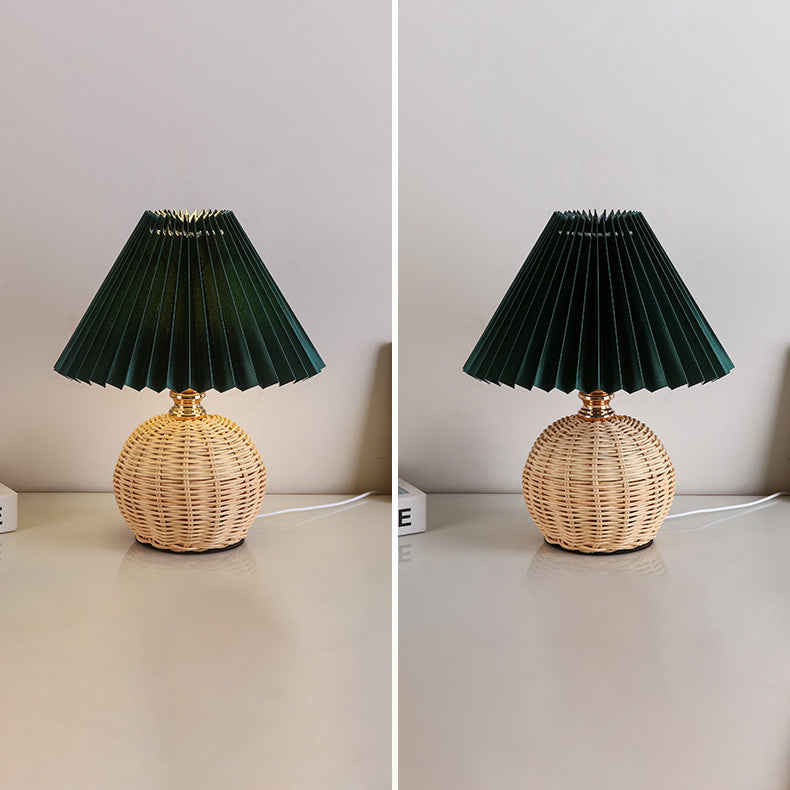 Moderne Scandinavische Rotan Stoffen Geplooide Conische Bol Led Tafellamp Voor Slaapkamer