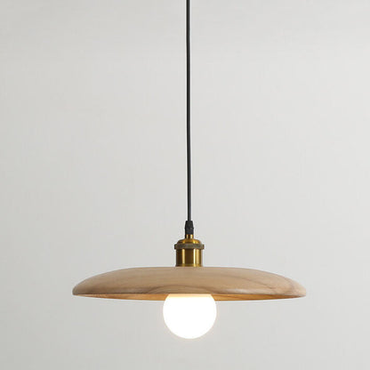 Minimalistische Houten Hanglamp Met Één Lamp In De Vorm Van Een Schotel