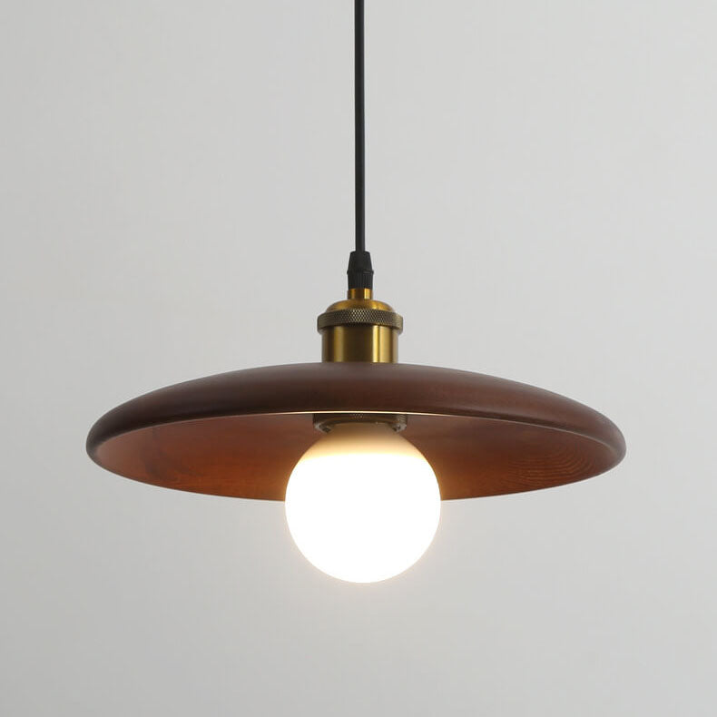 Minimalistische Houten Hanglamp Met Één Lamp In De Vorm Van Een Schotel