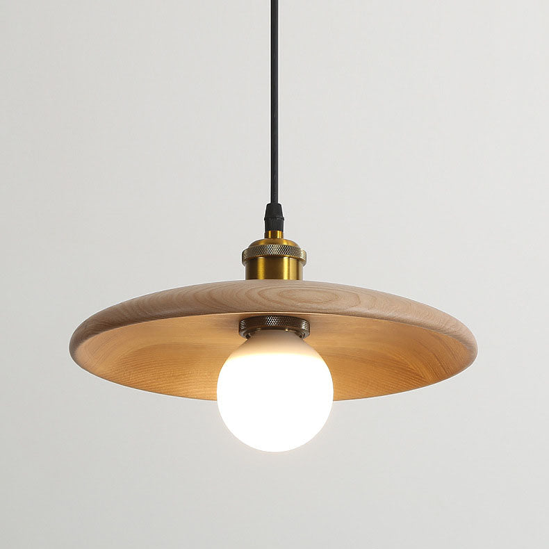 Minimalistische Houten Hanglamp Met Één Lamp In De Vorm Van Een Schotel