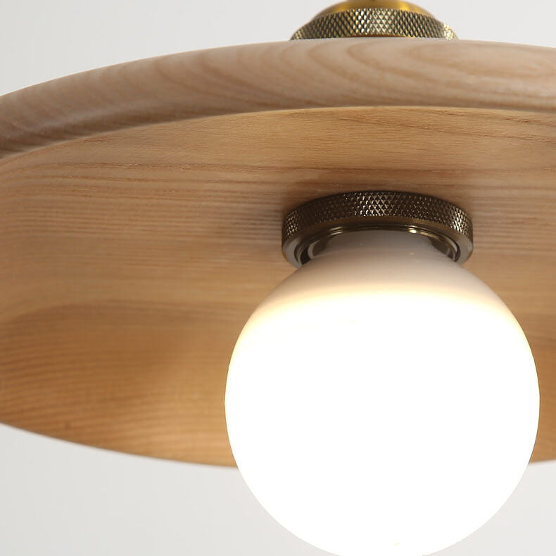 Minimalistische Houten Hanglamp Met Één Lamp In De Vorm Van Een Schotel