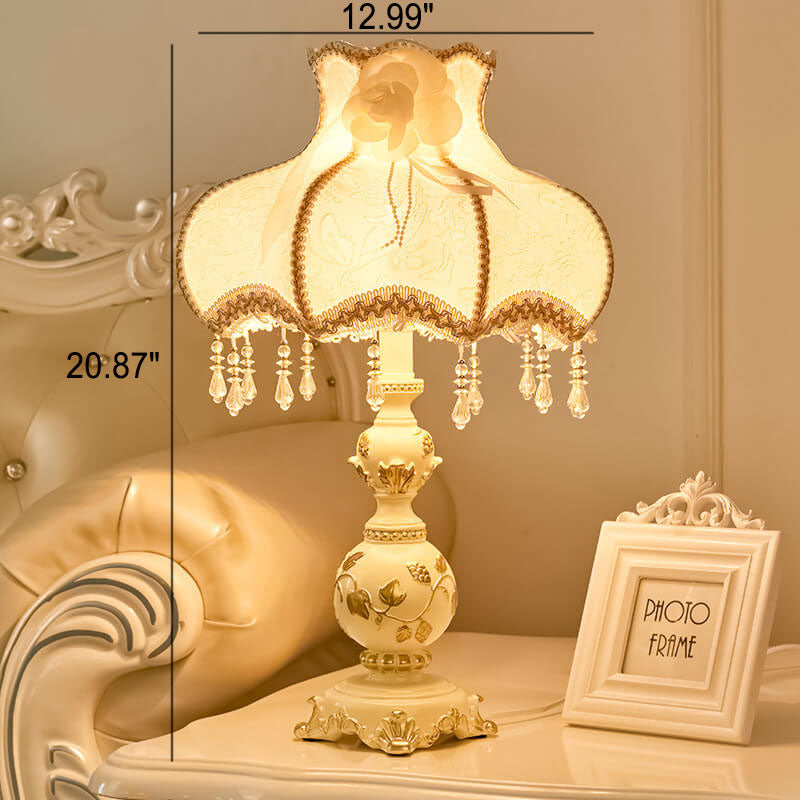 Europese Retro Licht Luxe Snijwerk Hars Stof Legering 1-Lichts Tafellamp