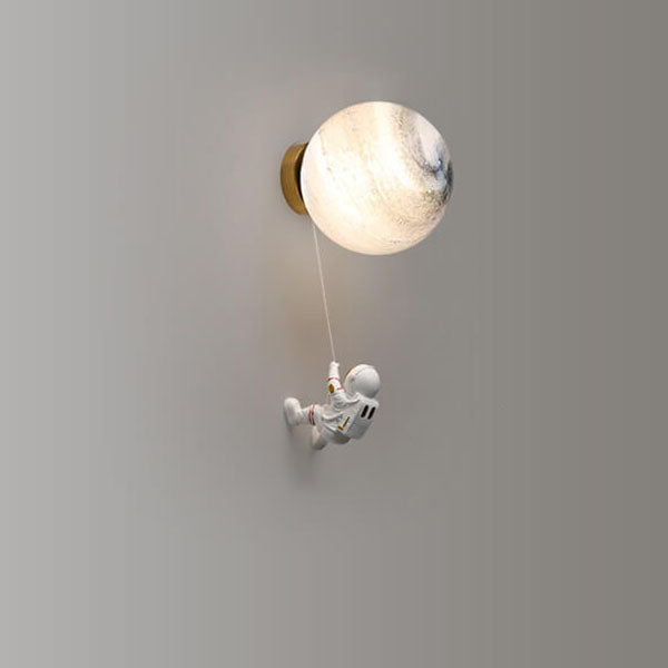 Hedendaagse Creatieve Orb Astronaut Iron Resin 1-Lichts Wandlamp Voor Slaapkamer