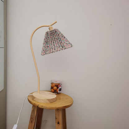 Europese Minimalistische Geplooide Massief Houten Tafellamp Met 1 Lichtpunt