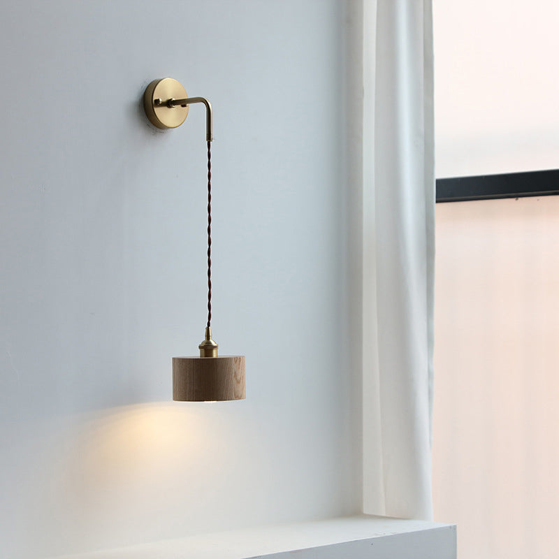 Moderne Scandinavische Ronde Kegelvormige Koperen Houten Wandlamp Met 1 Lichtpunt Voor De Slaapkamer